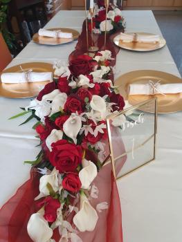 Vermietung - Tischgestecke Kunstblumen weiß/bordeaux