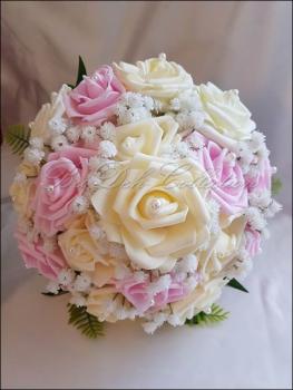 Brautstrauß aus Kunstblumen