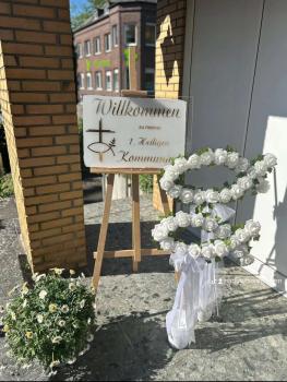 2 teilige Standfigur Fische aus Kunstblumen zur Kommunion