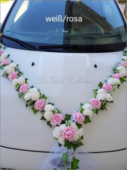 Autoschmuck in V aus Organza mit vielen Schaumrosen