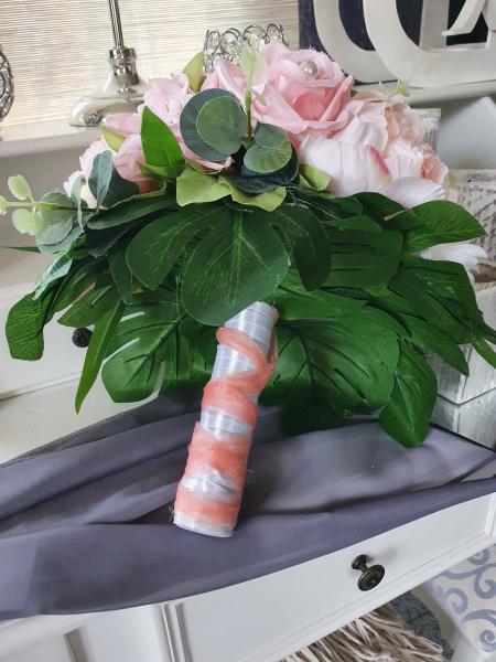 Brautstrauß mit Pfingsrosen,  Boho