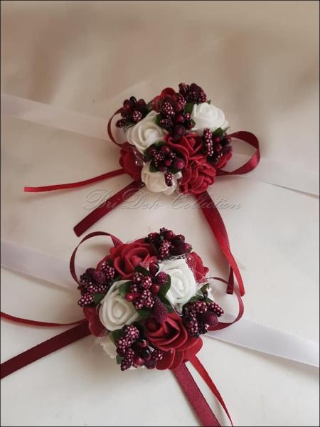 Rundes Blumenarmband für das Blumenkind oder die Brautjungfer