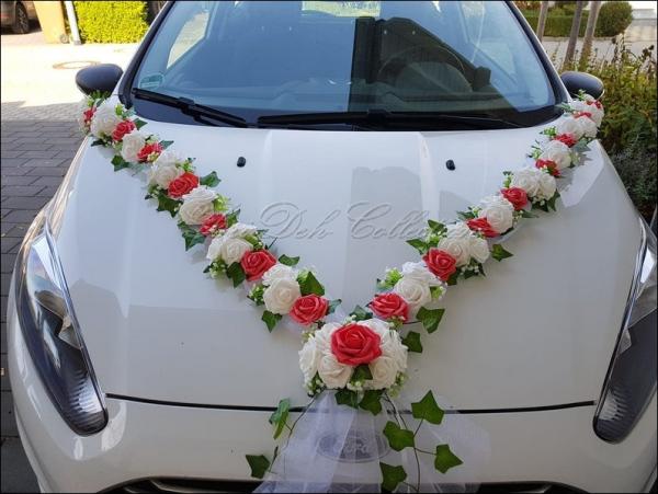 Autoschmuck in V aus Organza mit vielen Schaumrosen